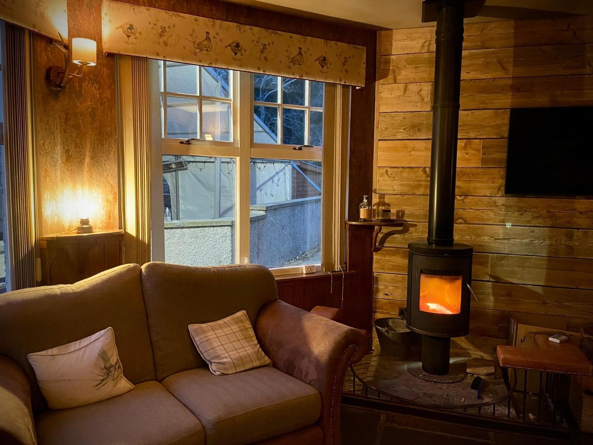 Glen Clova Hotel & Luxury Lodges Millton of Clova Exterior foto